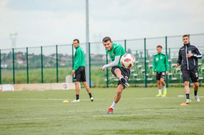 Feronikeli ‘blindon’ katër futbollistët e njohur