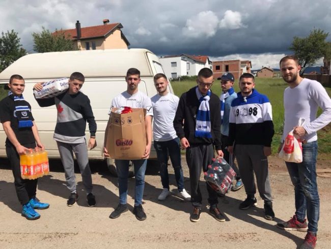 “Intelektualët” të bashkuar për humanitet, shpërndajnë pako ushqimore