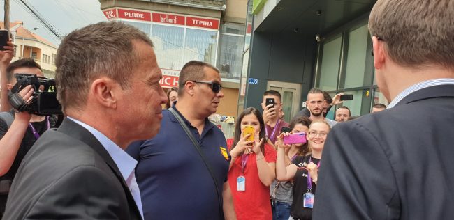 Legjenda e futbollit evropian në Kosovë, optimist për Kosovën në Evropian