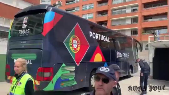 Ronaldo tregohet i sjellshëm, ndal autobusin për një arsye të veçantë