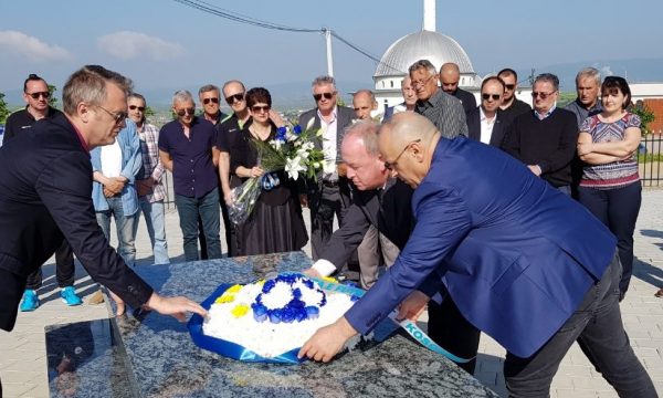Zbulohet pllaka përkujtimore e Fadil Vokrrit