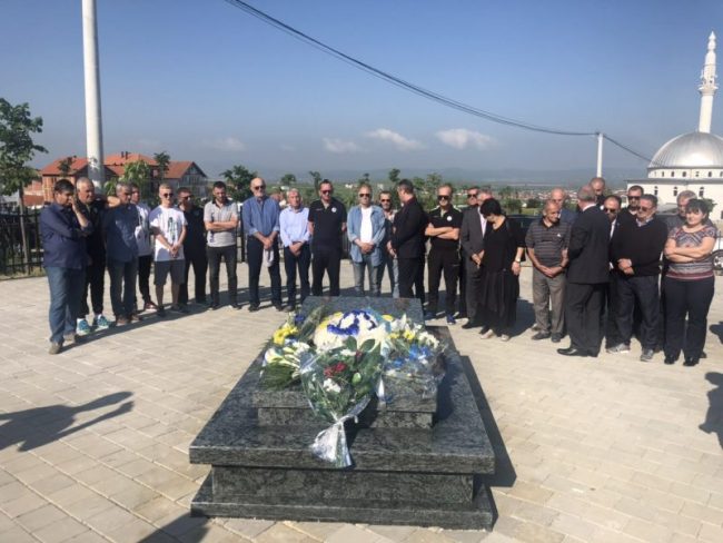 FFK dhe “Dardanët” homazhe te varri i legjendës Vokrri