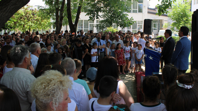 Haziri u ndan mirënjohje edhe personaliteteve të arsimit dhe institucioneve shkollore