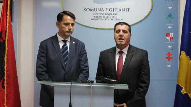 Haziri uron Bajram Kosumin për zgjedhjen rektor i Universitetit “Kadri Zeka”
