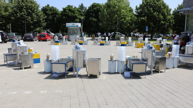 Shpërndahen pajisje për bletarët e Kamenicës