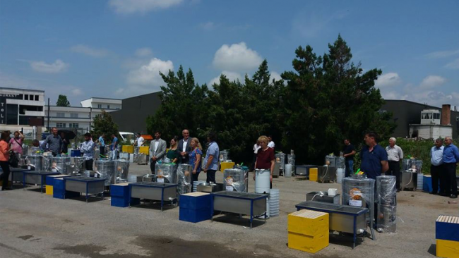 22 fermerë vitias pajisen me mekanizëm për zhvillim të bletarisë