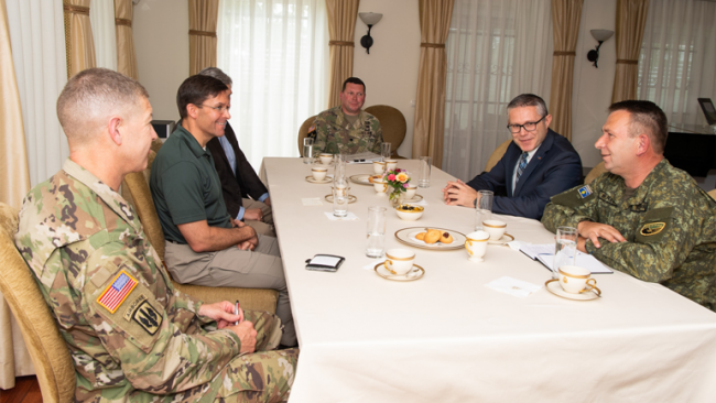 Sekretari i Ushtrisë Amerikane, Dr. Mark T. Esper, qëndroi për vizitë në Kosovë