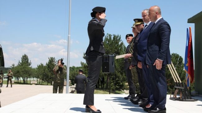 Kadetët e diplomuar të FSK-së japin betimin për shërbim ndaj vendit