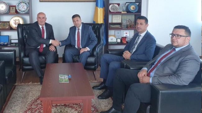Kryetari Vitisë u prit në takim nga Ministri i Zhvillimit Rajonal të Republikës së Kosovës