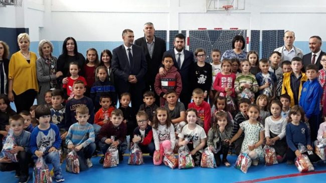 700 dhurata për fëmijë, me rastin e festës së Fitër Bajramit