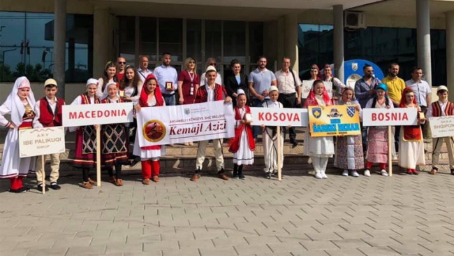 Valltarët e rinj të AKV-së “Kemajl Azizi” në vendin e tretë në Festivalin “FERFOLK”