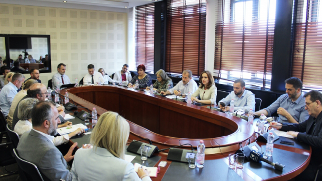 Luboten: Pezullimi i shqyrtimit të ankesave është bërë më vendim të ministrit të Arsimit