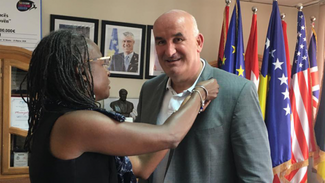 Kryetari Haliti priti në takim Drejtoreshën e Korpusit të Paqes në Kosovë, Darlene Grant