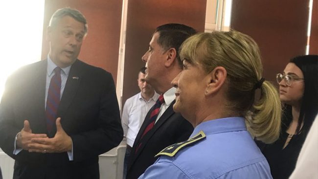 Ambasadori amerikan, Philip Kosnett ka vizituar Drejtorinë Rajonale të Policisë në Gjilan