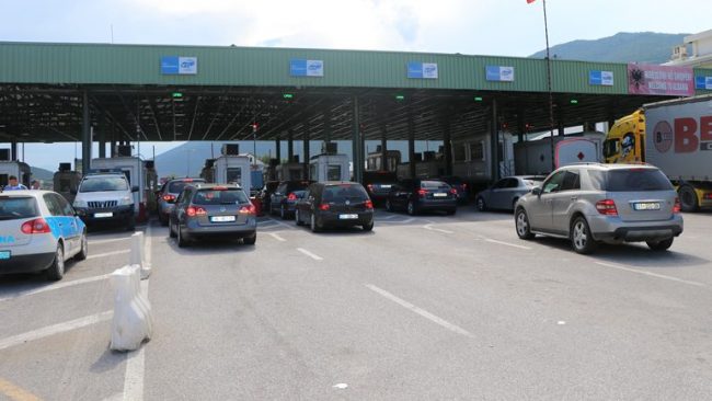 Arrestohet pasi i ofroi ryshfet zyrtarit policor