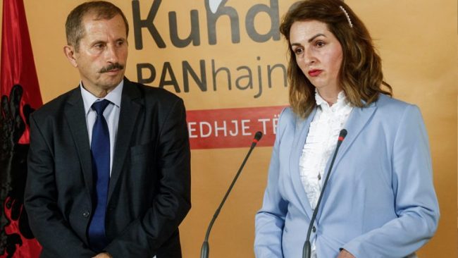 Vetëvendosje: Tekstet shkollore po bëhen për klientelë dhe jo për nxënësit