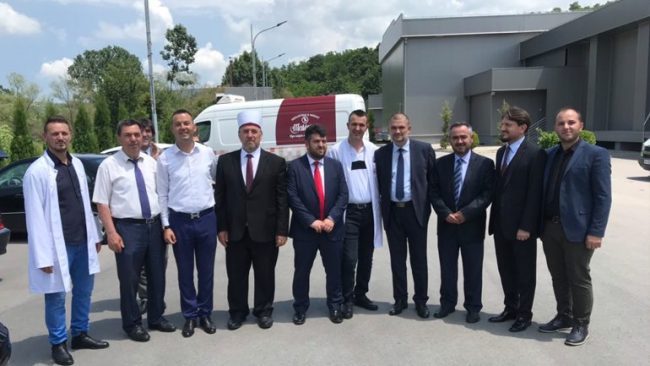 Myftiu Tërnava me afaristët gjilanas: Ju mund ta ndalni migrimin e të rinjve nga Kosova