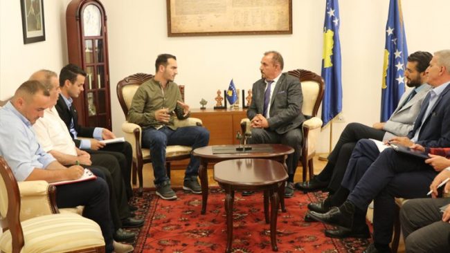 Ministri Mustafa prit në takim përfaqësues të qytetarëve nga Lugina e Preshevës