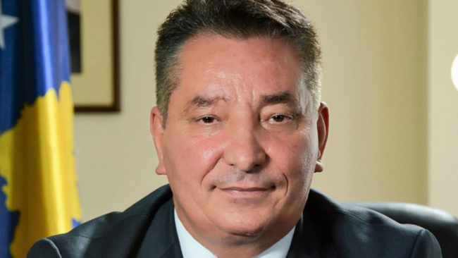 Lekaj për Kurtin: Deçanasit kanë nevojë për trajtim, jo për statuse me tre rreshta në Facebook