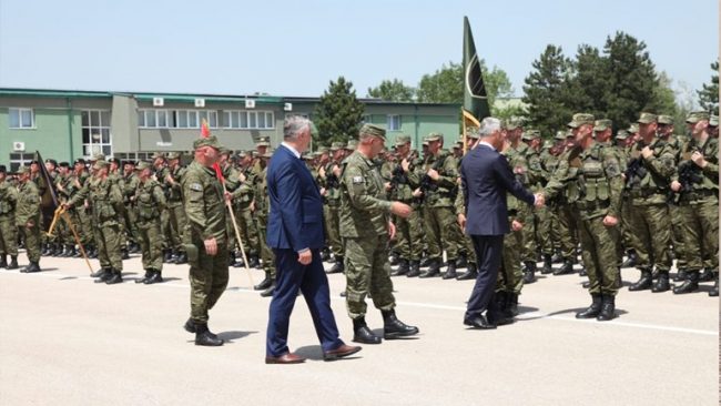 Presidenti i Kosovës me rastin e 20 -vjetorit të çlirimit të vendit vizitoi FSK-në