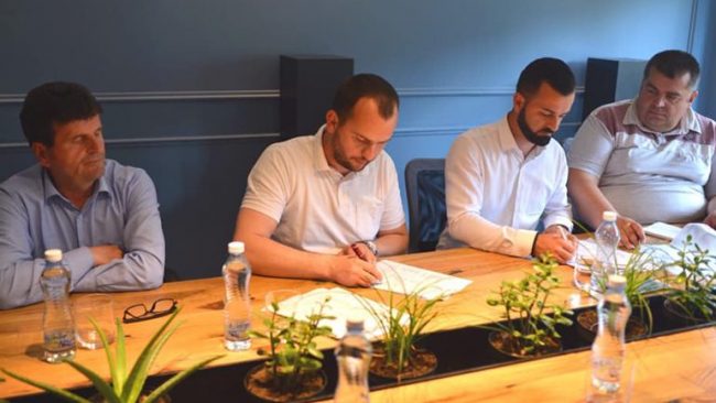 Nënshkruhet marrëveshje për ndërtimin e 9 shtëpive për komunitetet pakicë