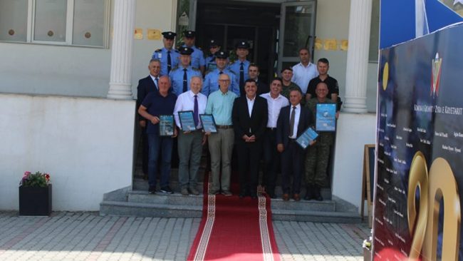 Mirënjohje personaliteteve që dhanë për çlirimin e vendit dhe për më të dalluarit në Polici, FSK e Njësitin e Zjarrfikësve (FOTO)