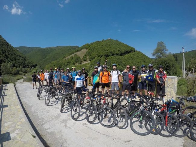 “Urban Bike 06” bashkon çiklistët, xhiro në natyrën e Gjilanit