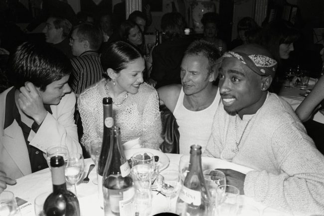 Del në ankand letra që 2Pac ia kishte dërguar Madonës