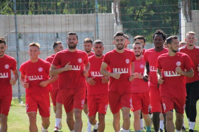 Gjilani publikon listën e futbollistëve që udhëtojnë në Mavrovë