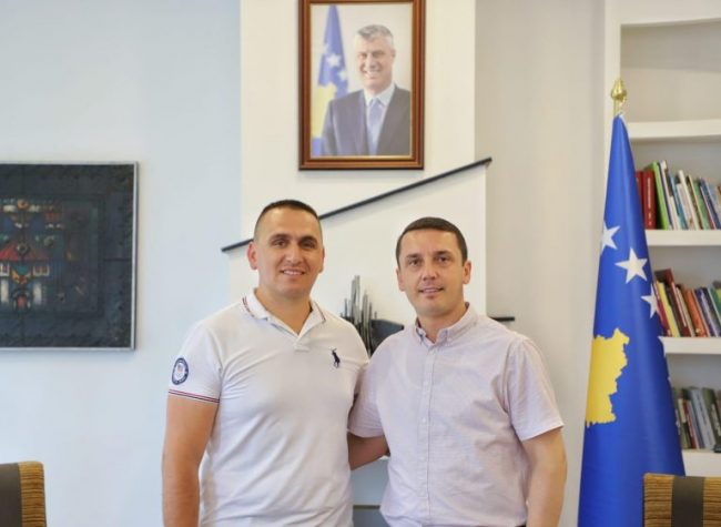 Licencohen Federata e Motoçiklizmit dhe Federata e Triathlonit në Kosovë