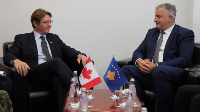 Ministri Berisha priti në takim lamtumirës Ambasadorin e Kanadasë