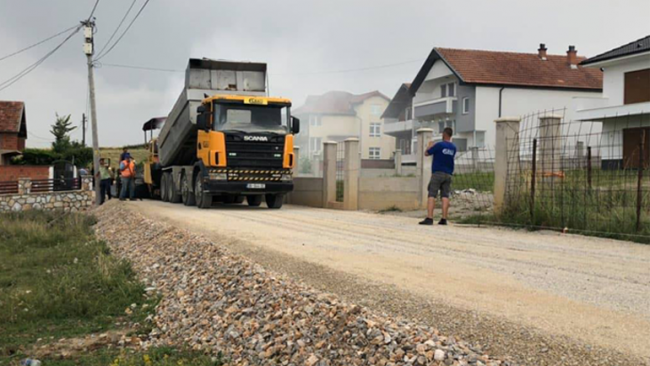 Korça: Komuna e Gjilanit po e përmbyllë asfaltimin e të gjitha rrugëve në lagjen Arbëria