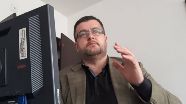 Azemi i AAK-së ironizon me zëvendëskryeministrin: “Erlli elle kjo ditë”!