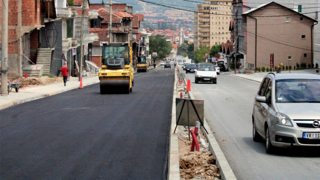 Asfaltohet rruga katër korsi Gjilan – Livoç