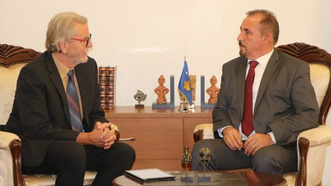 Ministri Mustafa priti në takim u.d. Shefin e Misionit të EULEX-it