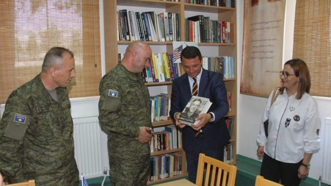 Ministria e Kulturës, Rinisë dhe Sportit i dhuroi FSK-së 135 tituj të rinj të librave