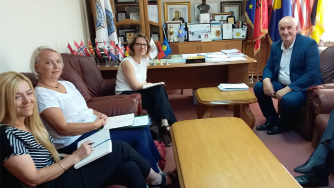 Kryetari i Vitisë priti në takim përfaqësues të projektit “Shërbime të Qëndrushme Komunale”