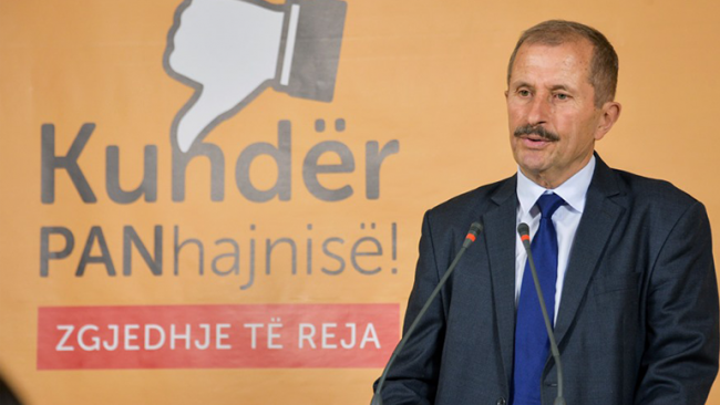 Kurteshi: Ministrat e Arsimit, nëpërkëmbja e studentëve dhe skandali me librat amëz