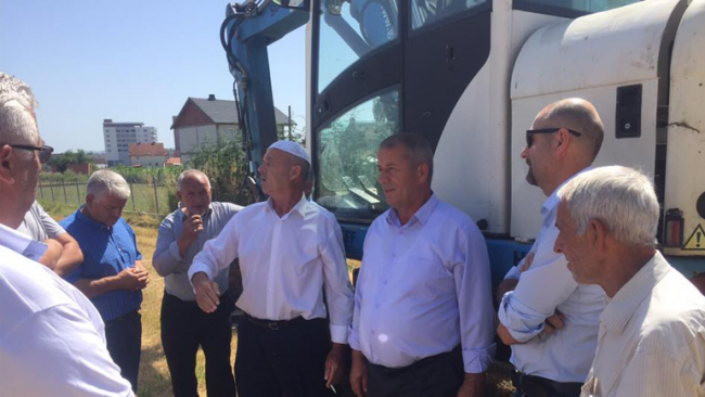 Në rrugën “Ylvi Demiri” fillojnë punimet në shtrirjen e rrjetit të kanalizimit