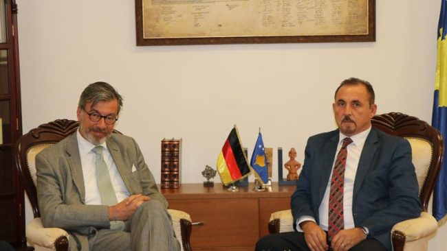 Ministri Mustafa priti në takim ambasadorin e Gjermanisë