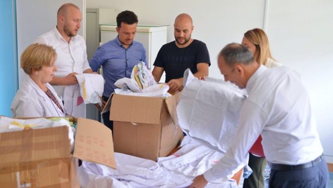 Stafi mjekësor në Kamenicë bëhet me uniformë të re
