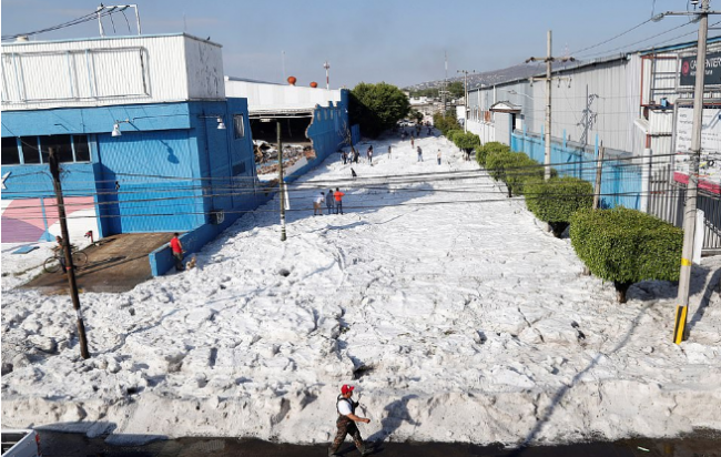 Stuhi dhe breshër bore në Meksikë, bllokohen qytetet