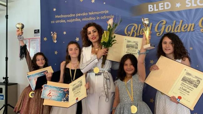 “Mollëkuqet” gjithmonë fitojnë! 