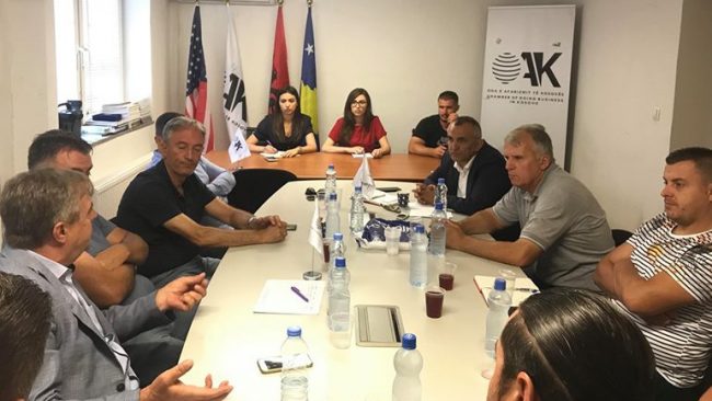 Takohen sërish bizneset e sektorit minerar, diskutojnë zgjidhjen e bllokadës