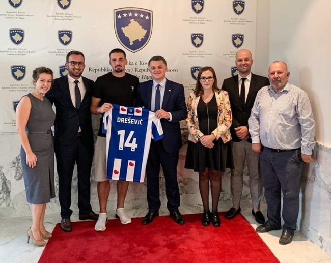 Ibrahimi merr pasaportën e Kosovës, gati për ndeshjet e shtatorit