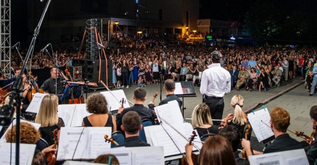 Ramë Lahaj koncert në Prishtinë: Dashninë si në tokën nanë s’e gjen askund!
