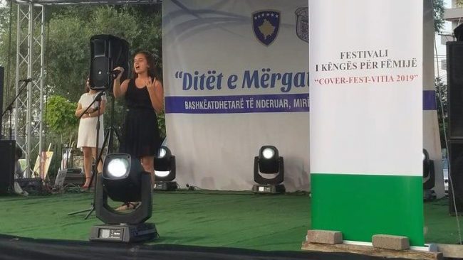 Në Viti u mbajt Festivali i këngëve për fëmijë “Cover Fest”