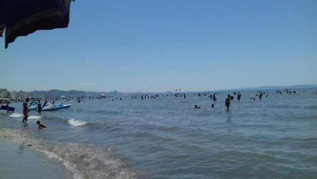 Ja si të shmangni dehidratimin e lëkurës gjatë verës