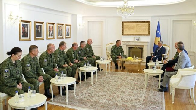 Presidenti Hashim Thaçi dekretoi emërimin dhe gradimin e gjeneralëve të Ushtrisë së Kosovës
