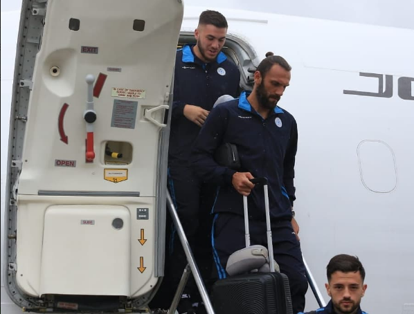 Futbollistët e Kosovës mbërrijnë në Angli, zhvillojnë stërvitjen e parë